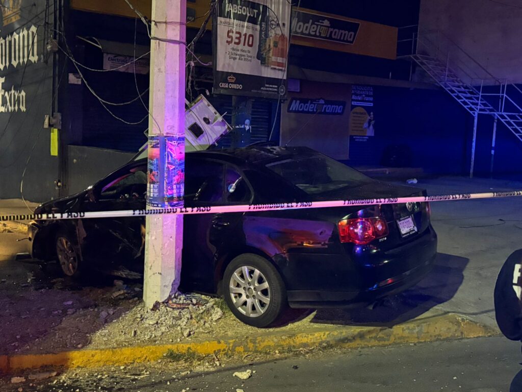 Automovilista protagoniza fuerte accidente a causa de una falla mecánica