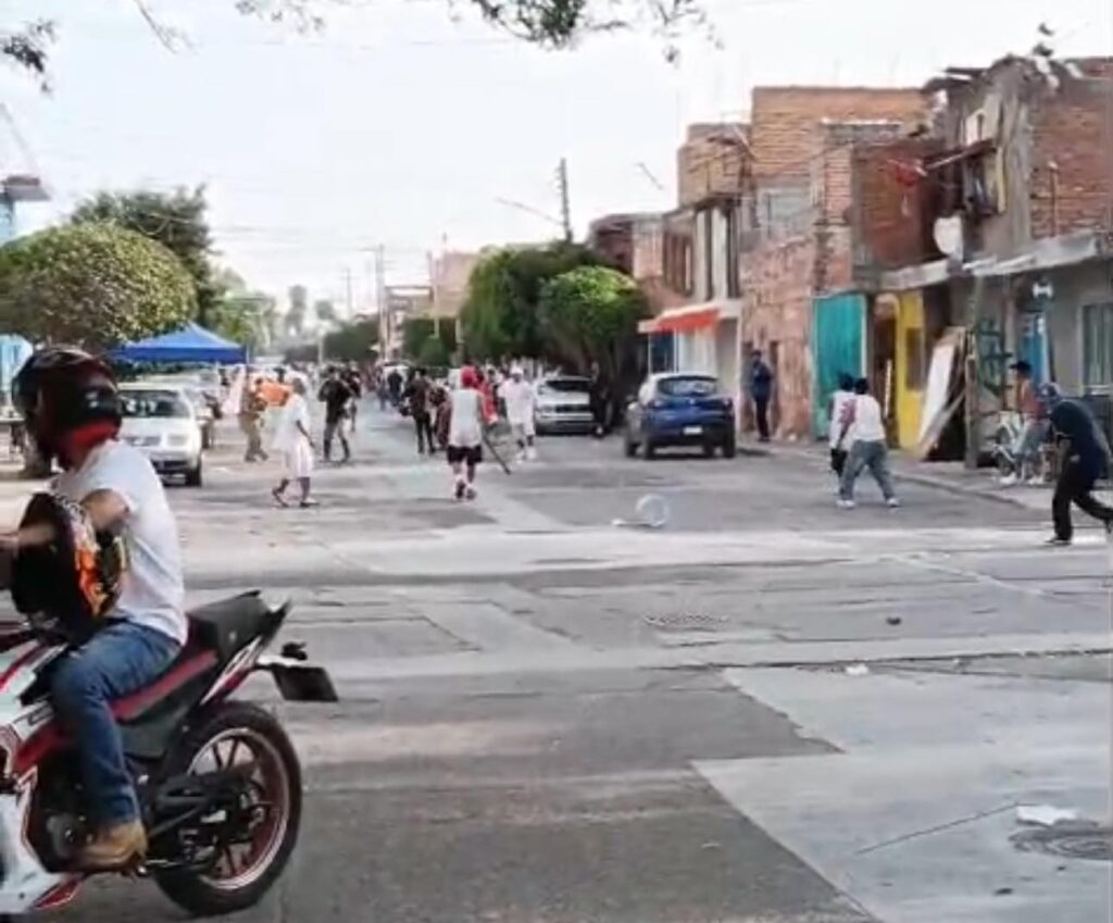 Riña entre bandas rivales en la Insurgentes dejó dos lesionados con armas de fuego y postas