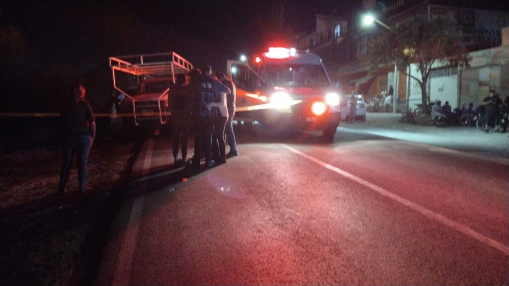 Muere adolescente motociclista impactado por una camioneta en Calvillito