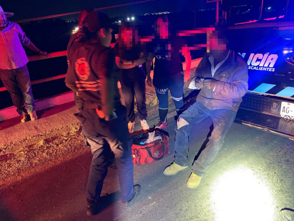 Adulto mayor cae de motocicleta eléctrica en San Francisco de los Romo