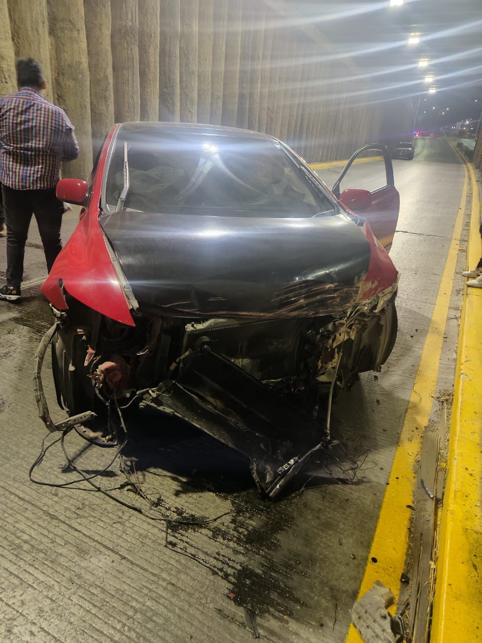 Ebrio automovilista protagonizó aparatoso accidente en puente vehicular de segundo anillo