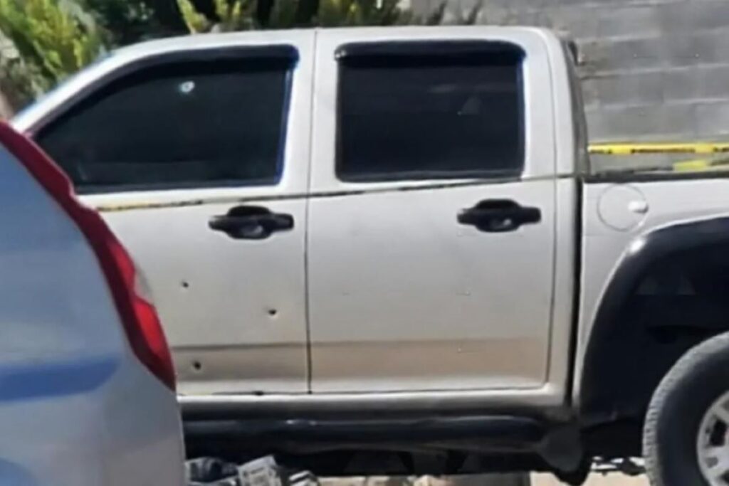 Dos delincuentes asaltaron una tienda en El Llano y al huir agredieron a balazos a un policía municipal