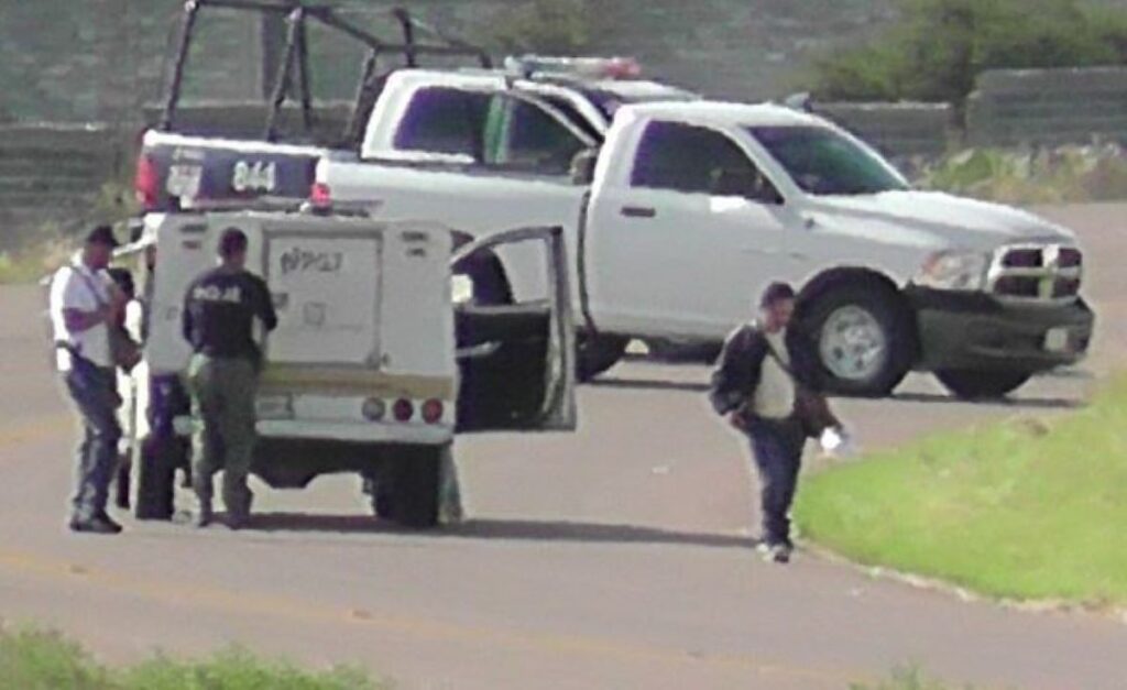 Localizan a dos hombres ejecutados y descuartizados en una camioneta en los límites con Aguascalientes