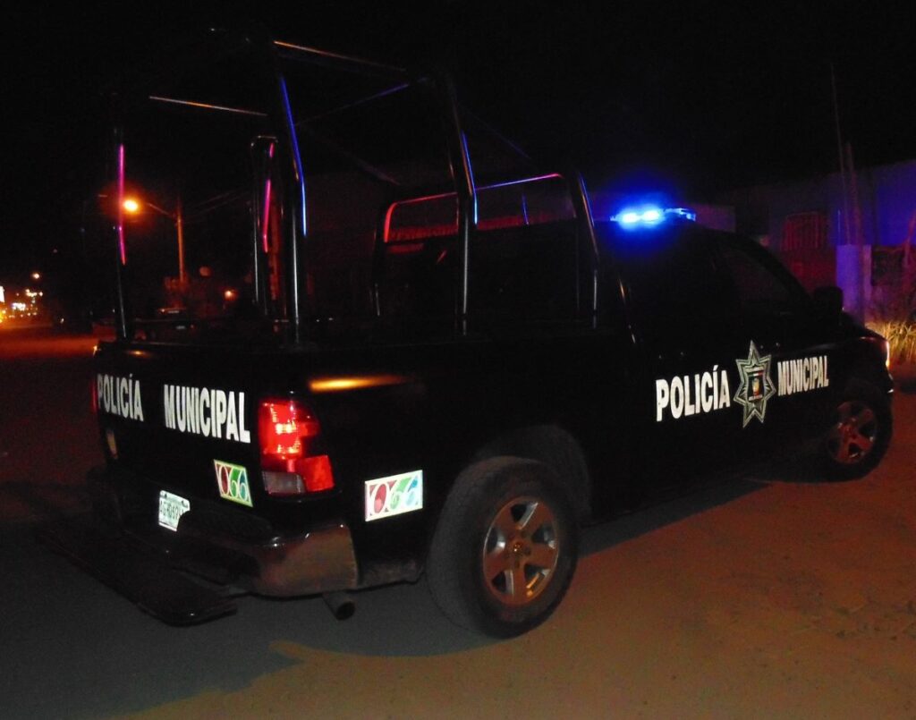 A balazos delincuentes intentaron asaltar a una familia de comerciantes en Cosío