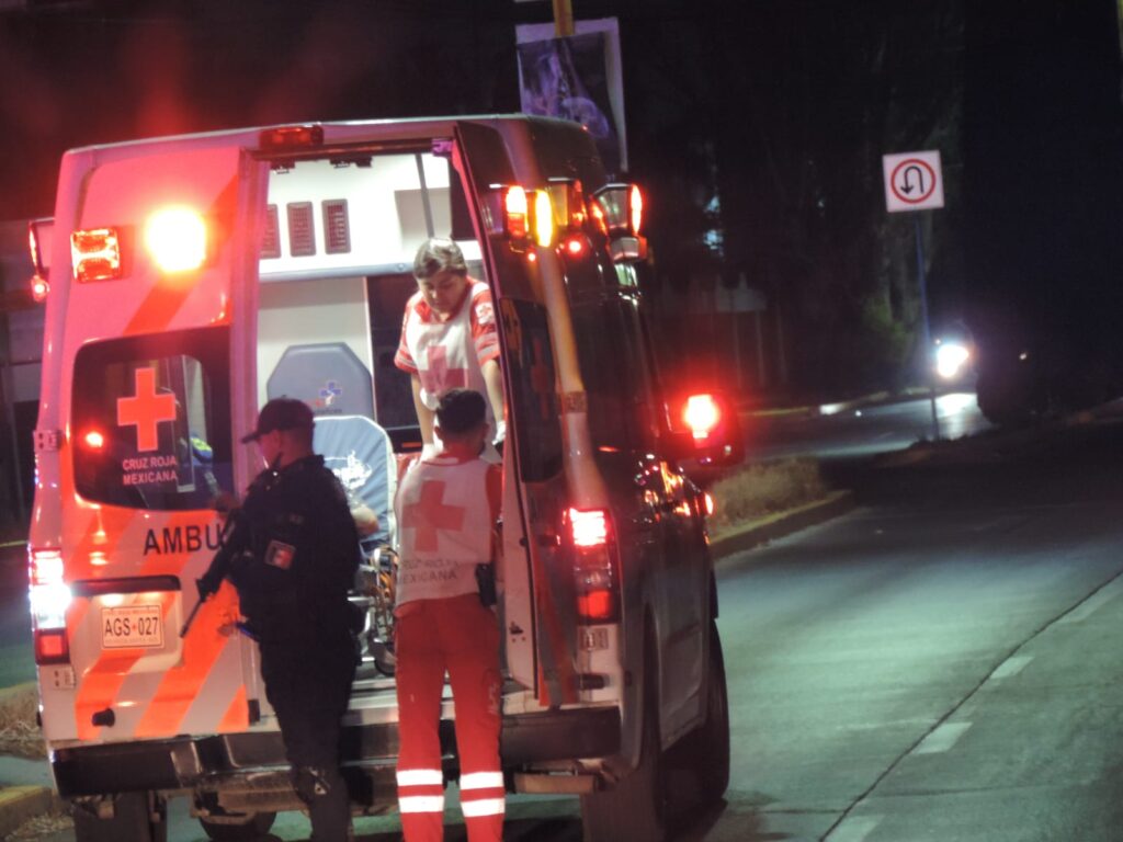 Riña afuera de un bar en Canteras de Santa Imelda dejó un herido de bala y otro por golpes