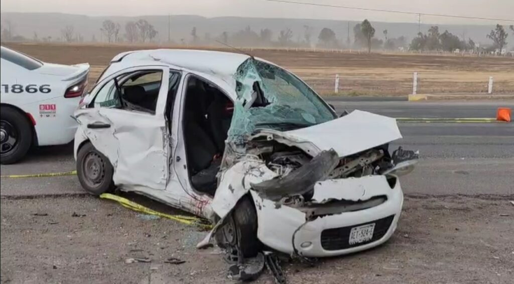 Accidente carretero en la 45 Norte en San Francisco de los Romo dejó un muerto y un lesionado de gravedad