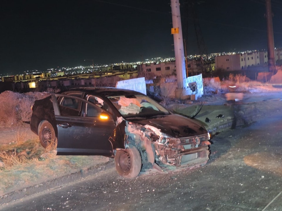 Joven muere al volcar su auto; viajaba con cuatro amigas