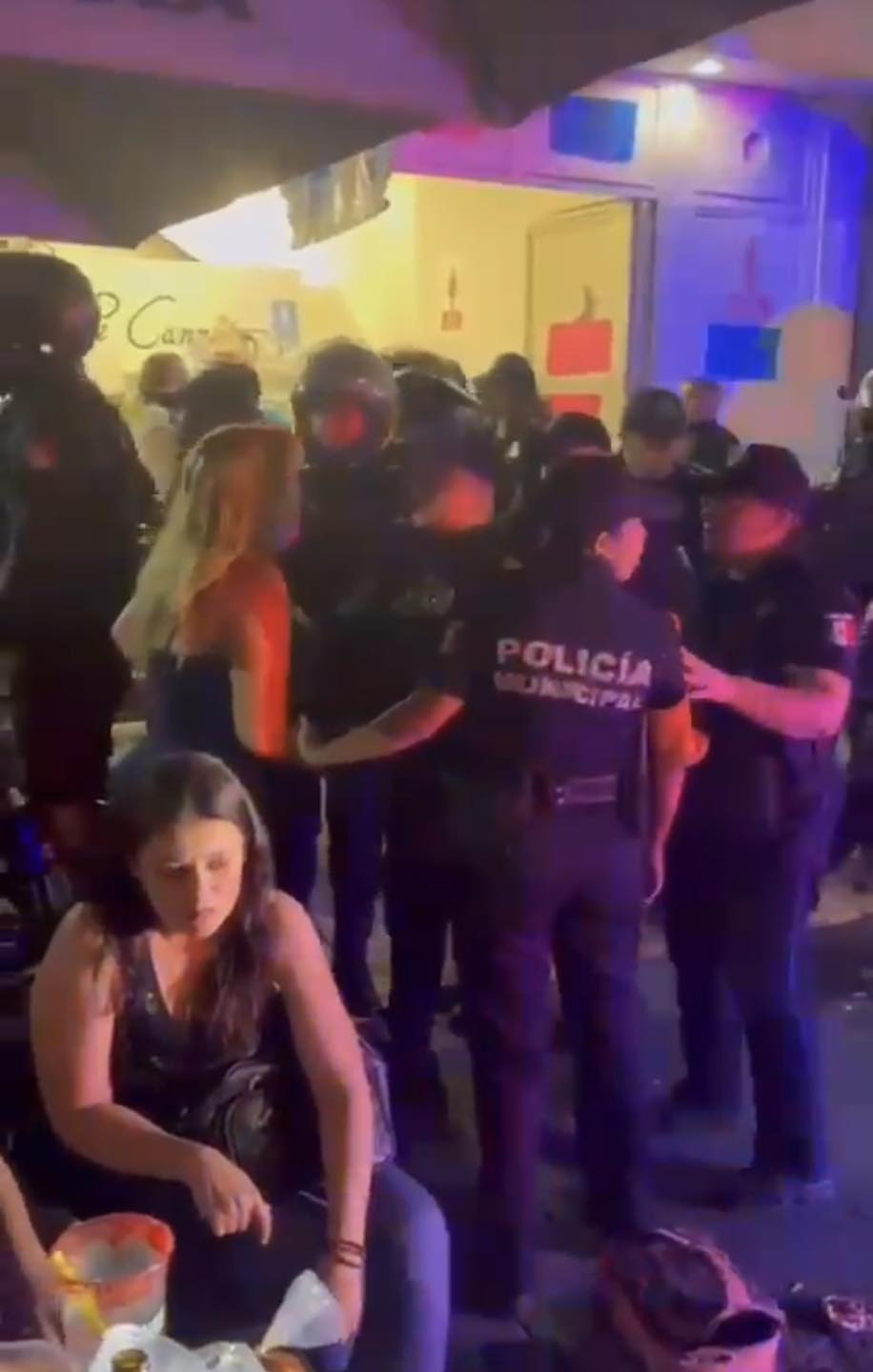 Pelea entre policías viales y motociclistas en la Feria de San Marcos