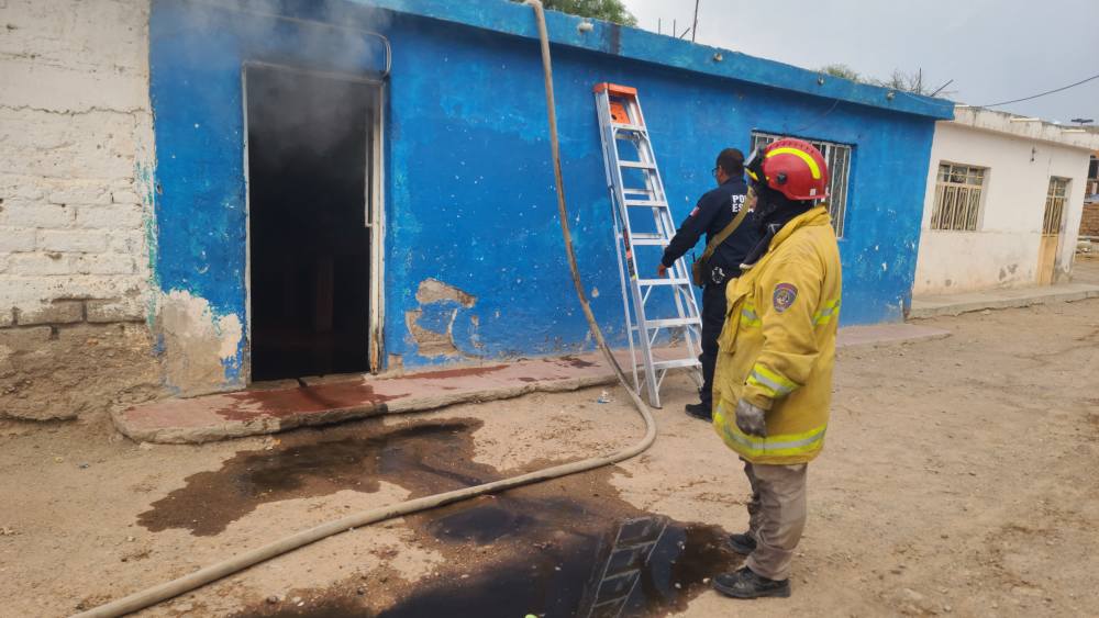 Daños materiales considerables dejó un incendio en un departamento en Rincón de Romos