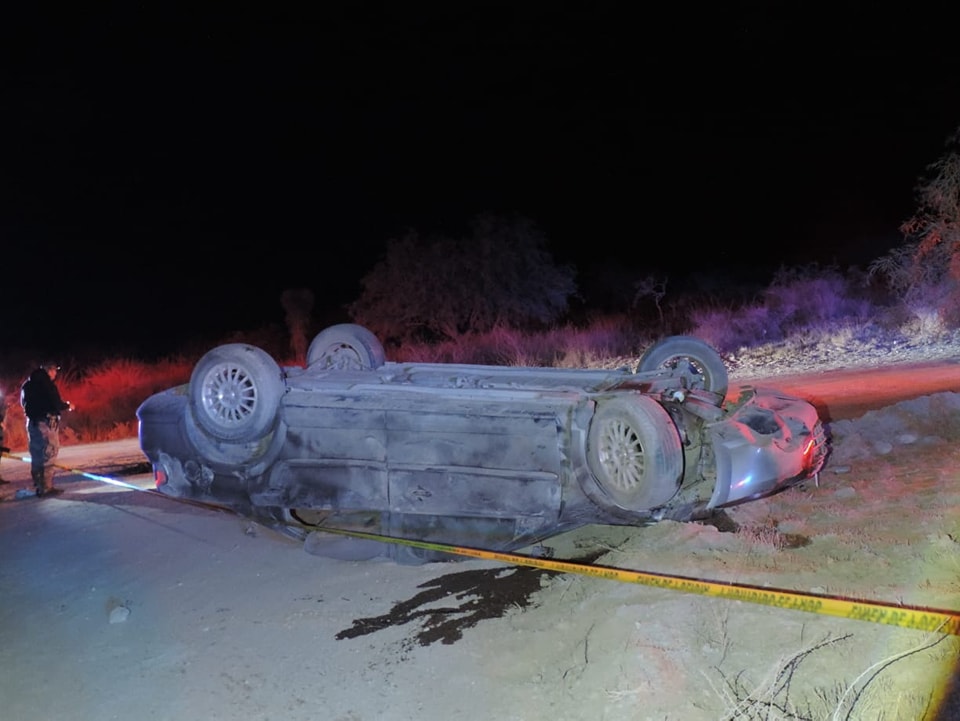 Fatal volcadura en Tepezalá: un muerto y cuatro lesionados
