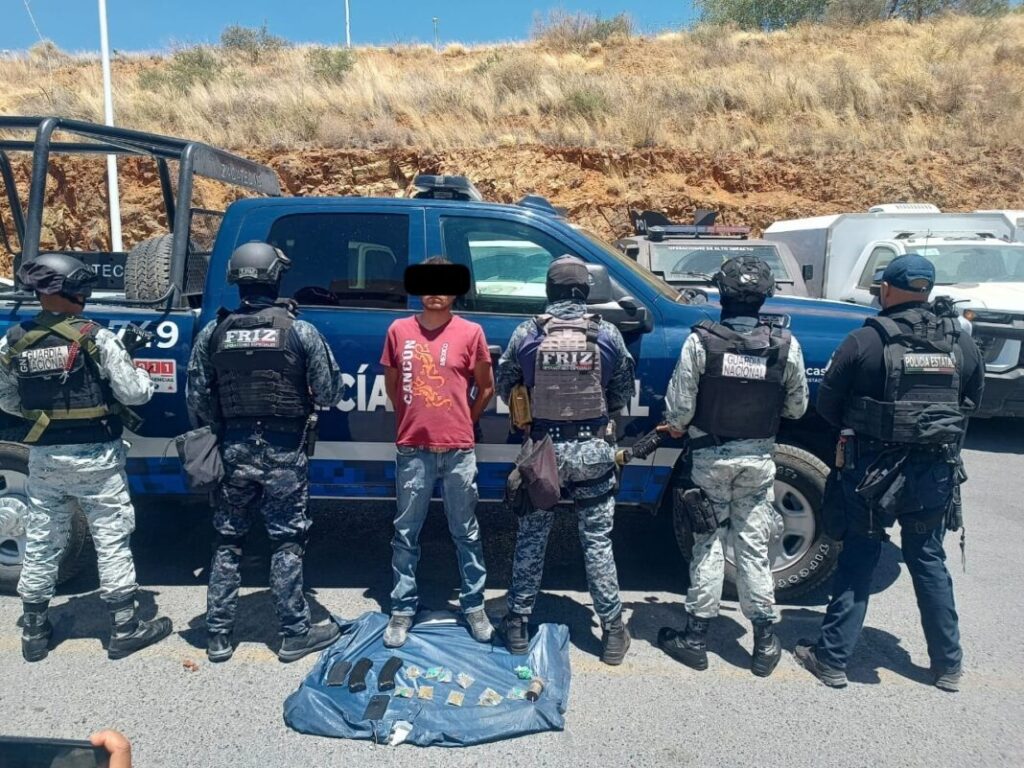 CAE SICARIO DE AGUASCALIENTES EN VILLA GARCÍA ZACATECAS; TRAÍA DROGA, CARTUCHOS UN EXPLOSIVO