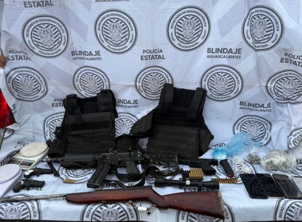 CAEN PELIGROSOS SUJETOS EN ASIENTOS; PORTABAN ARMAS LARGAS, CHALECOS TÁCTICOS Y DROGA