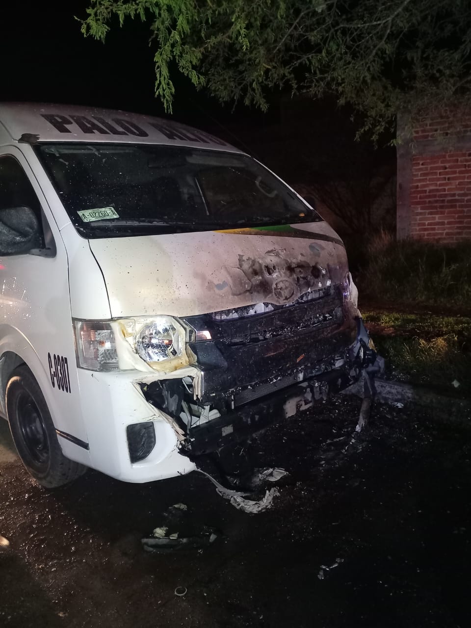 Incendio consume dos camionetas en Calvillo; daños superan los 350 mil pesos