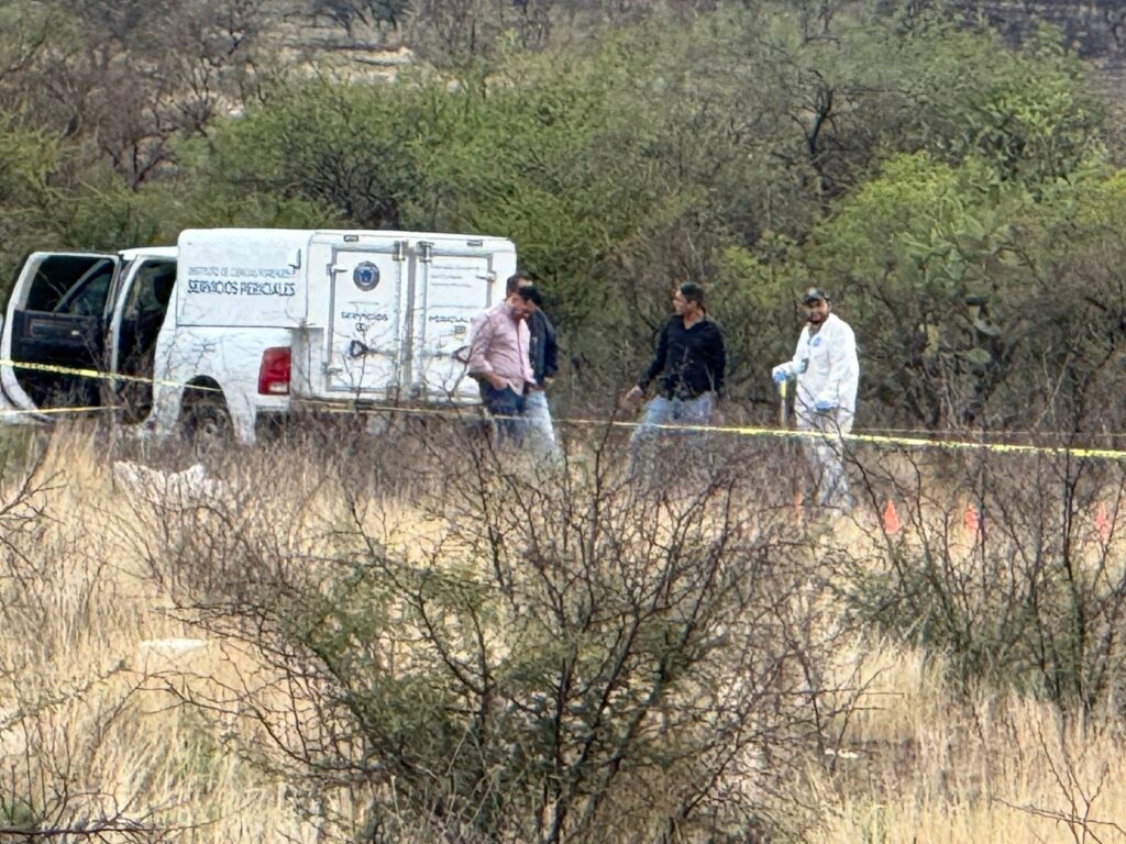 DETIENEN A PRESUNTO FEMINICIDA TRAS ABANDONAR CUERPO EN TERRACERÍA DETRÁS DE LA UAA