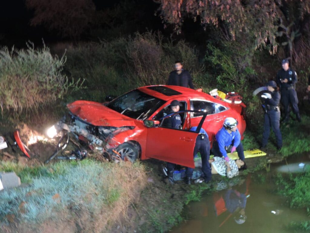 JÓVENES ALCOHOLIZADOS SE ACCIDENTAN EN CURVA DE LAS VIOLETAS; TRES FUERON HOSPITALIZADOS