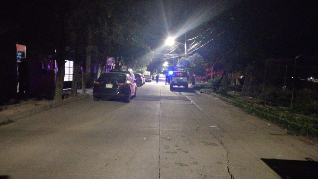 Dos sicarios en motocicleta intentaron ejecutar a un hombre en “La Barranca” y lo dejaron lesionado