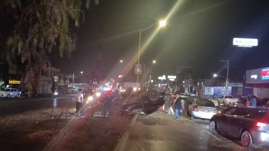 UN HOMBRE RESULTO HERIDO TRAS APARATOSA VOLCADURA