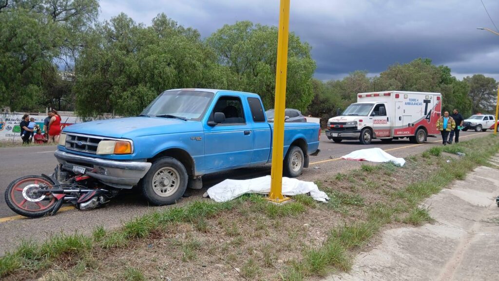 Dos mujeres murieron tras desigual choque entre una camioneta y una motocicleta en Rincón de Romos