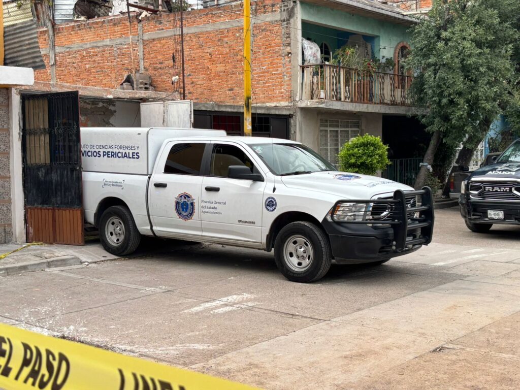 Un joven murió y otro resultó lesionado tras agredirse mutuamente con armas blancas en la Insurgentes