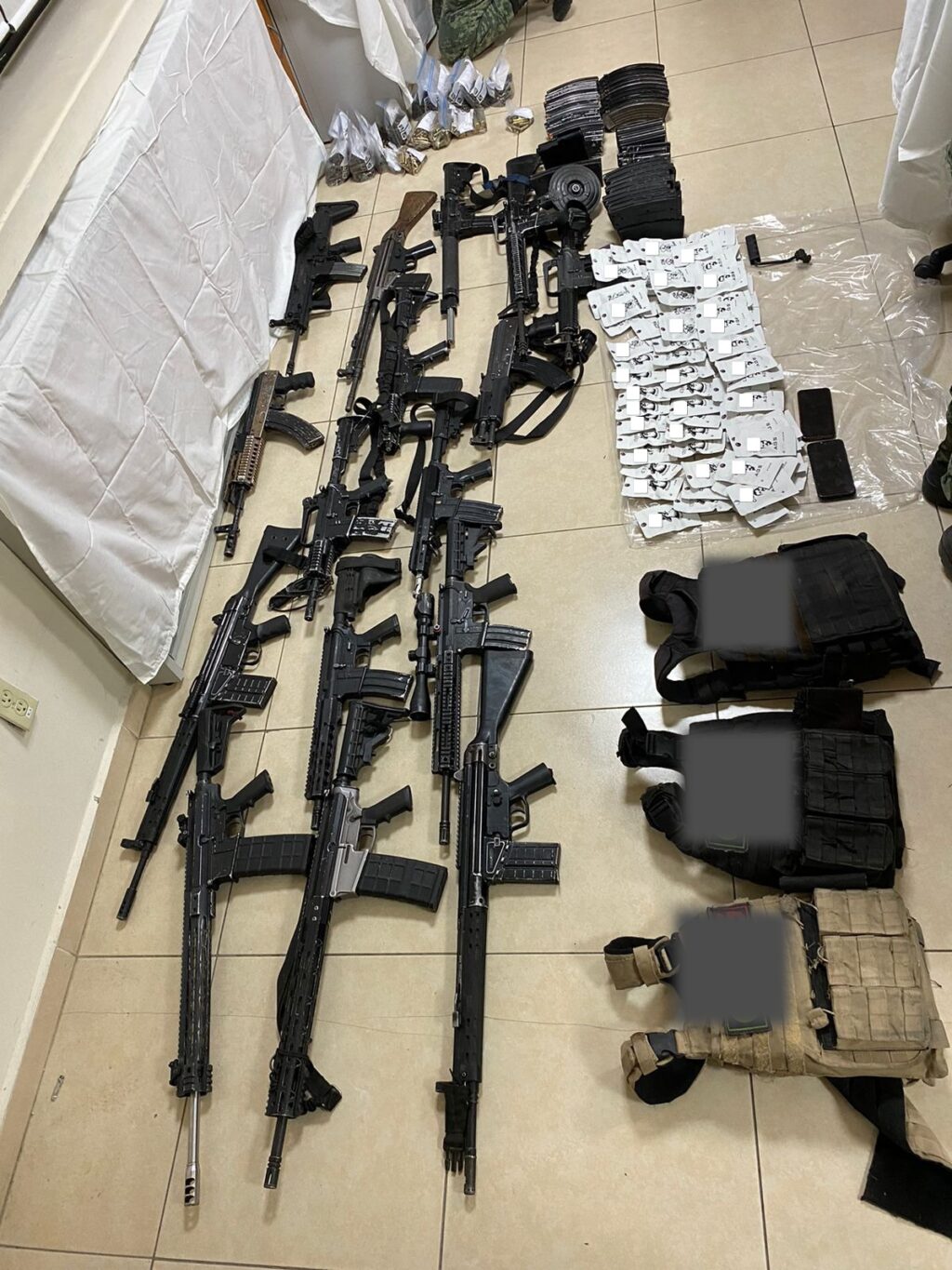 Sentencian a dos integrantes del CJNG detenidos en Cosío con un arsenal