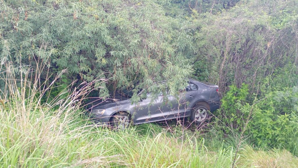 Joven pierde el control y cae a un desnivel en Calvillo; resultó con lesiones menores