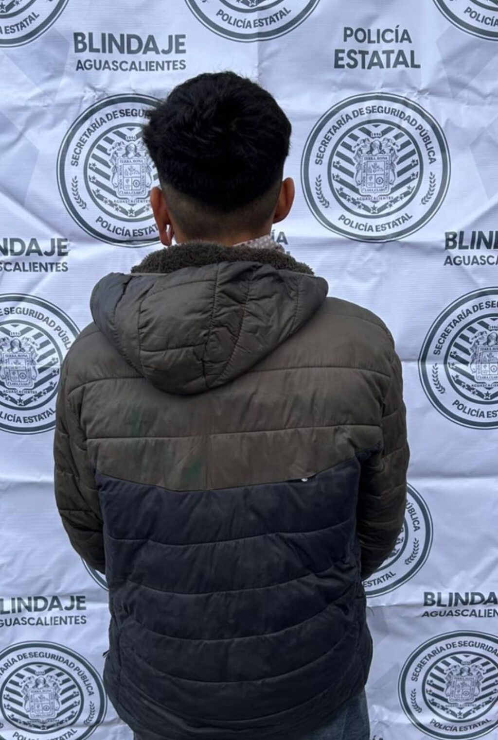 Detienen a dos sujetos que atacaban con machetes a un hombre en la Rodolfo Landeros