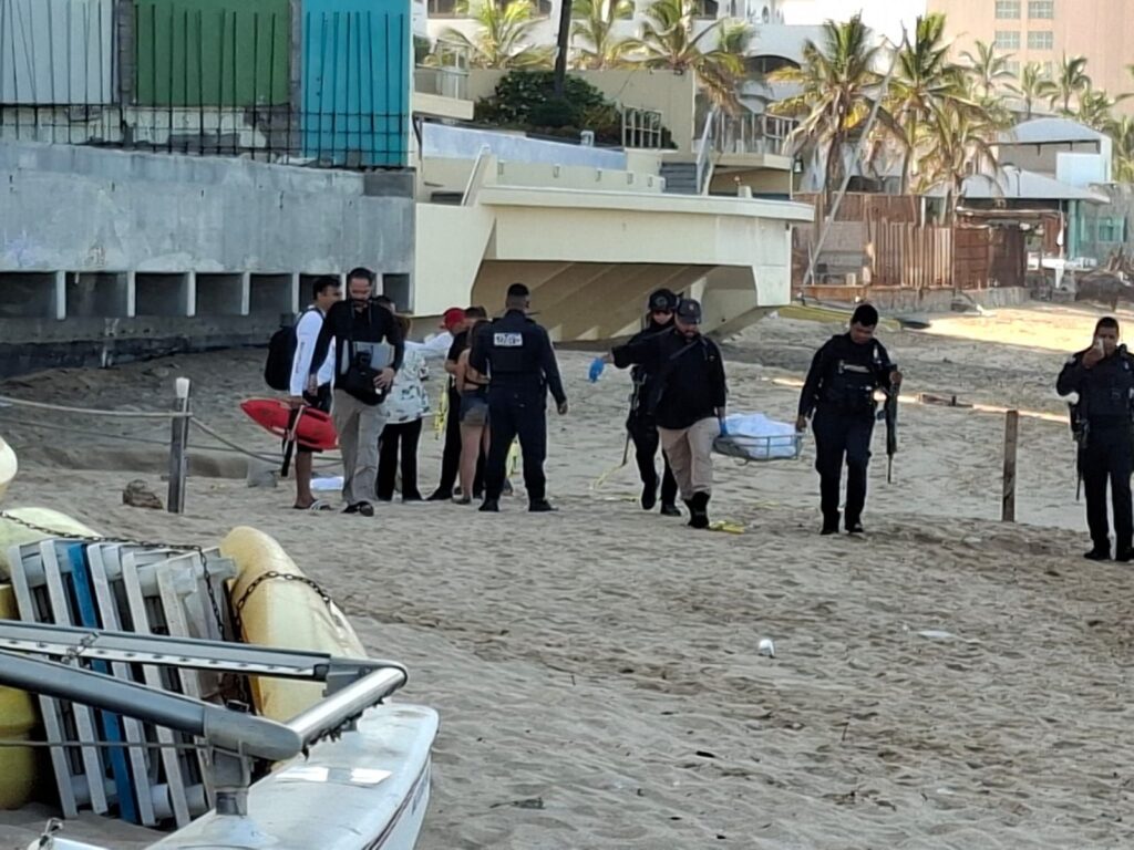 Hidrocálido muere ahogado en playas de Mazatlán; ingresó al mar en estado de ebriedad