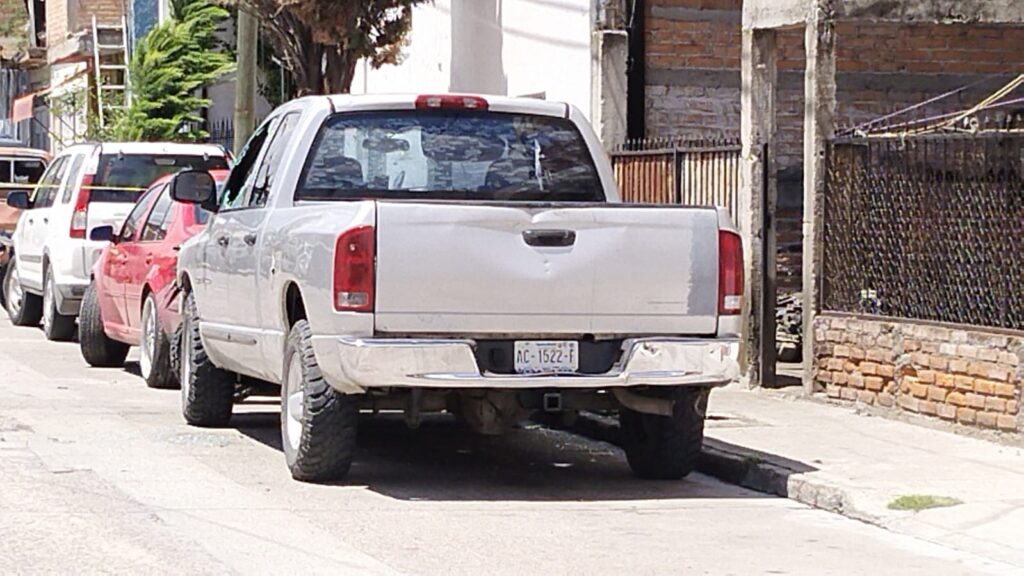 Agresión armada en la colonia Loma Bonita deja una camioneta baleada