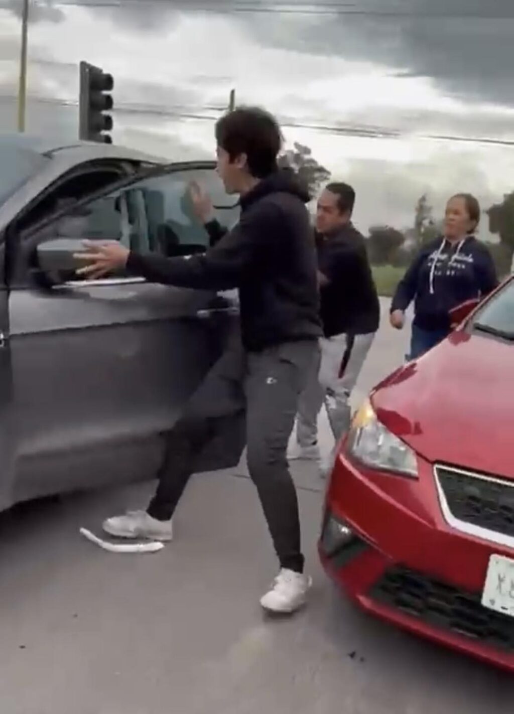 Intentaron sobornar a policías y resultaron ser agresores de una familia