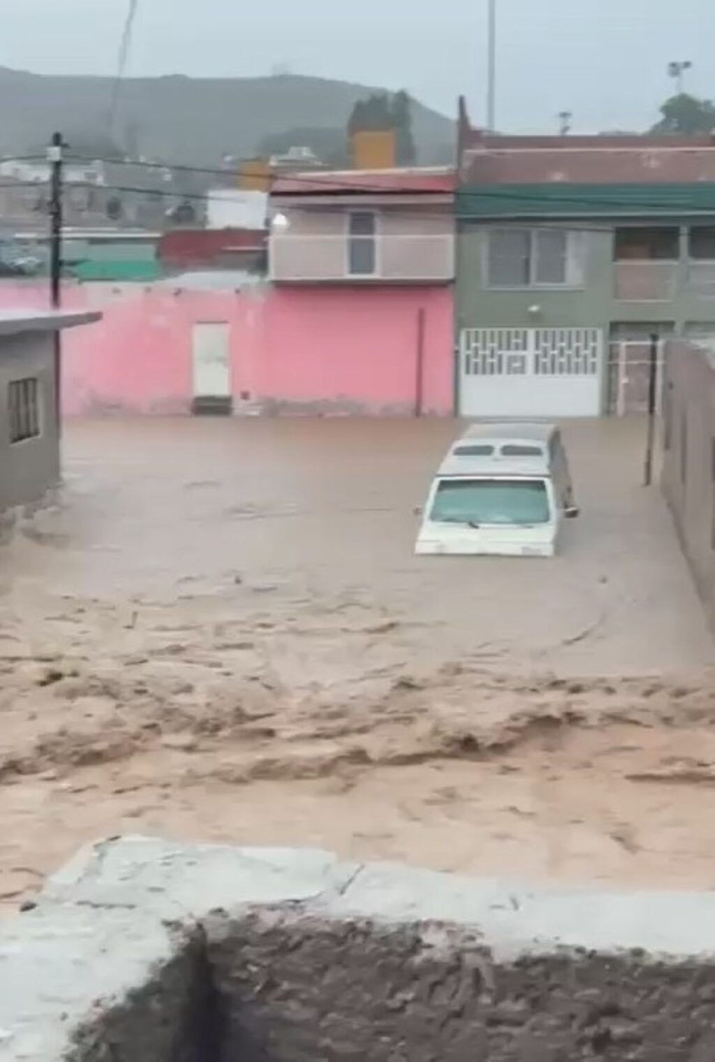 Se desbordó el arroyo Río Grande Piedras Negras en Asientos y evacúan a familias