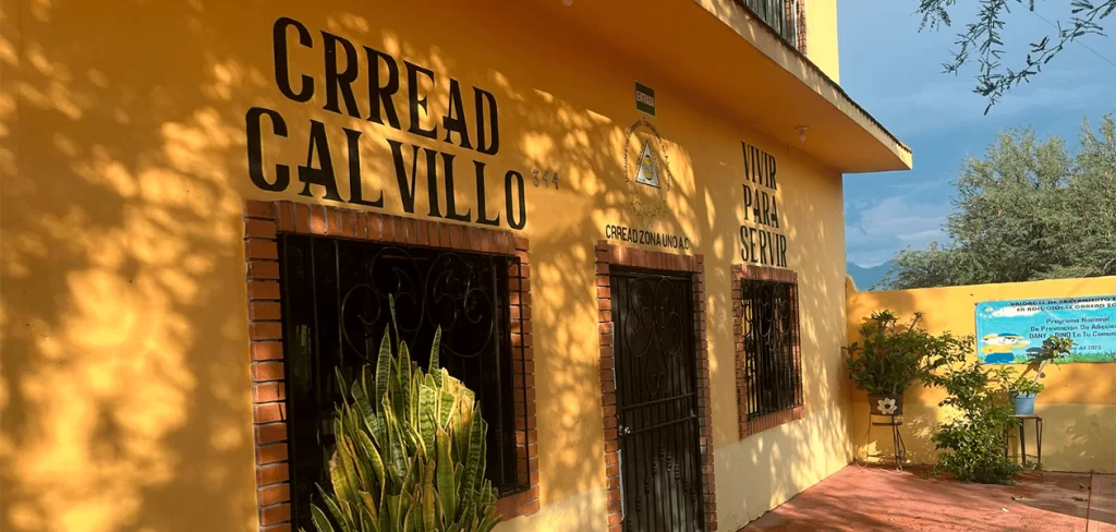 REVIENTAN ANEXO EN CALVILLO; SE ENCONTRÓ DROGA, UNIFORMES POLICÍACOS Y SOBREPOBLACIÓN