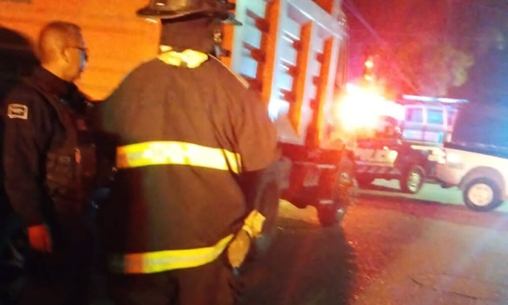 INCENDIAN CAMIONETA EN LA VICENTE GUERRERO, LE ARROJARON UNA BOMBA  MOLOTOV