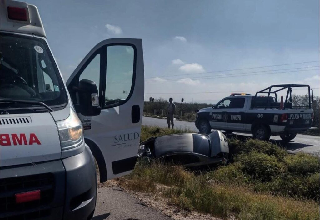 Dos hidrocálidos que viajaban a Texas resultaron lesionados tras protagonizar accidente en Mazapil, Zacatecas