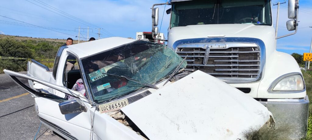 Ya suman tres las víctimas mortales tras el choque entre un tráiler y una camioneta en la 70 Oriente