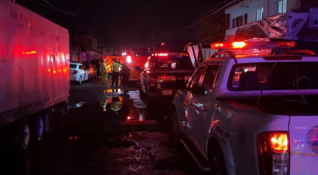 Graves tres hombres que se intoxicaron pintando una cisterna en la colonia La Soledad