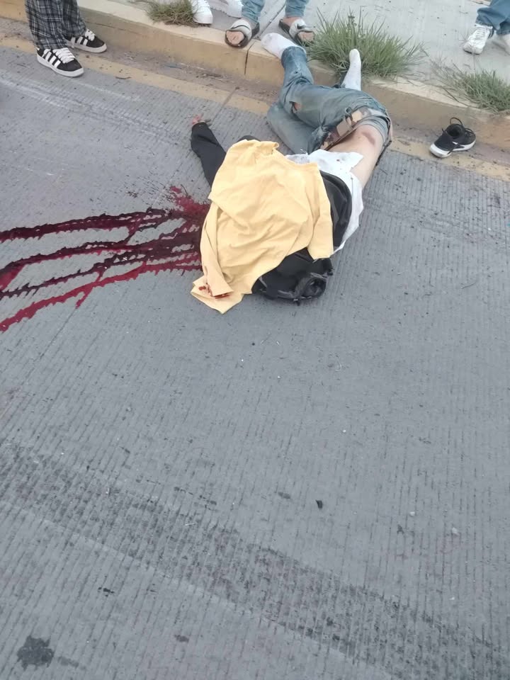 Conductor de auto arrolla y mata a motociclista tras altercado vial en Siglo XXI