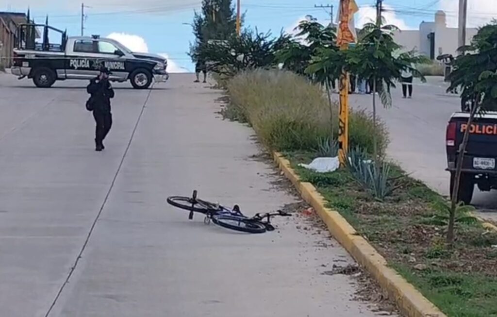 Muere adolescente que en su bicicleta se estrelló contra un poste de alumbrado público en Valle de los Cactus