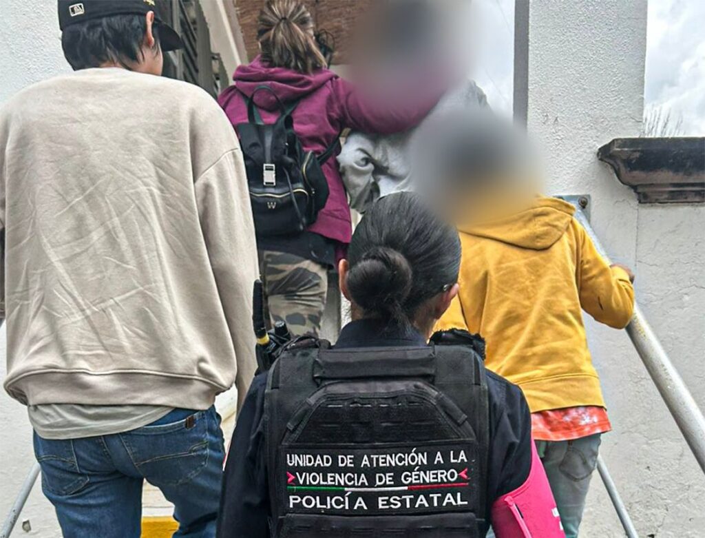Detienen a una mujer que ejercía violencia contra dos menores de edad obligándolos a vender dulces
