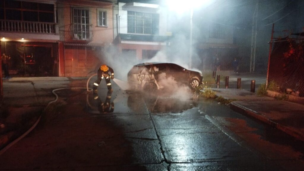 El propietario del Volkswagen dijo que el incendio fue provocado, sin señalar posibles responsables