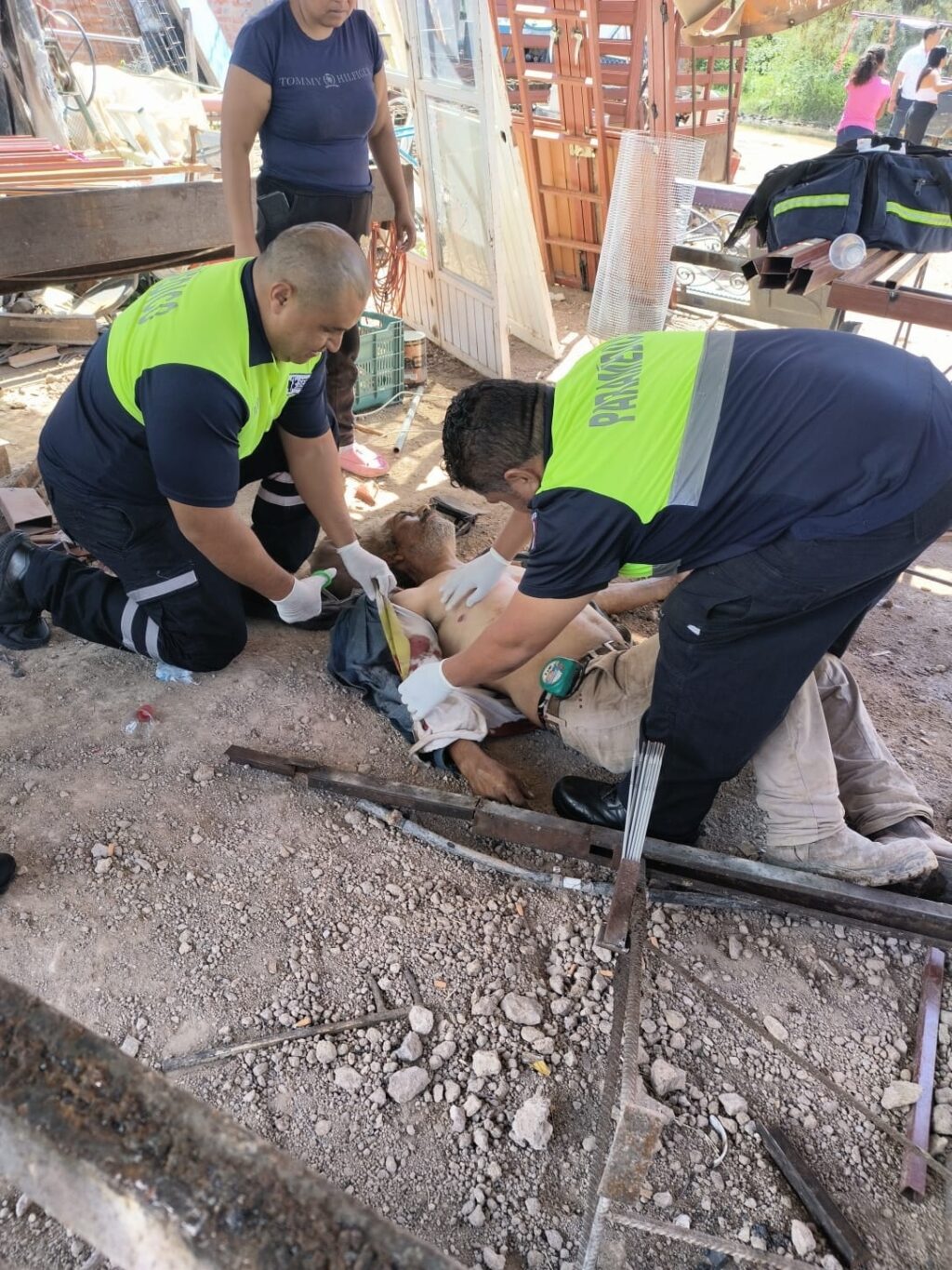 Balconero defiende a su familia y es baleado en Rincón de Romos