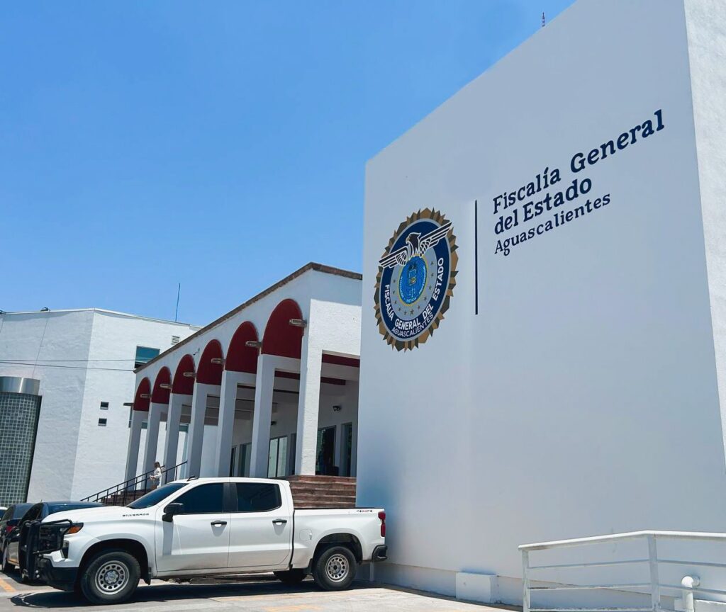 SUJETO INTENTA SOBRONAR A ELEMENTOS DE LA FGE Y ES VINCULADO A PROCESO