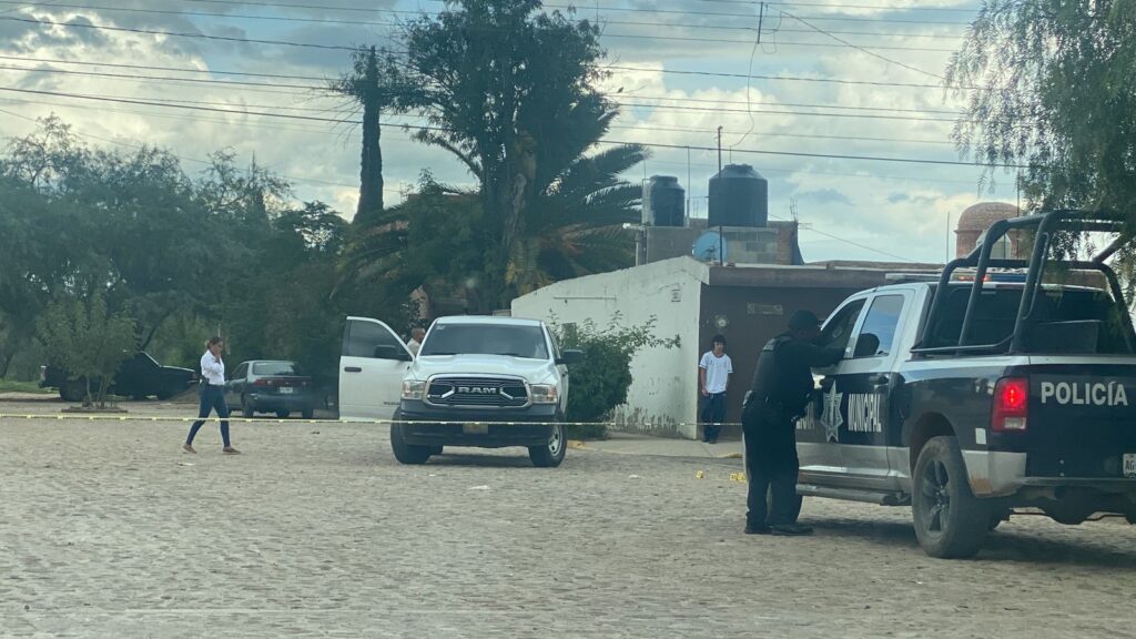 Tras persecución detuvieron a cuatro sujetos y una mujer que intentaron “levantar” a un vendedor de drogas