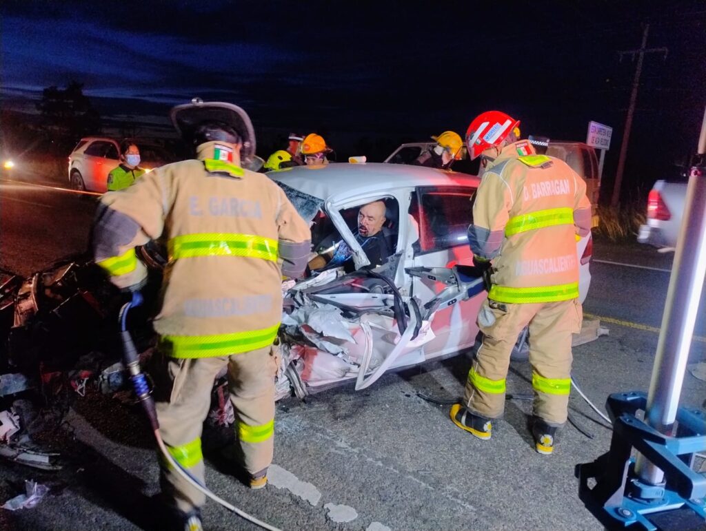 Hombre queda prensado tras choque en la carretera 70 oriente