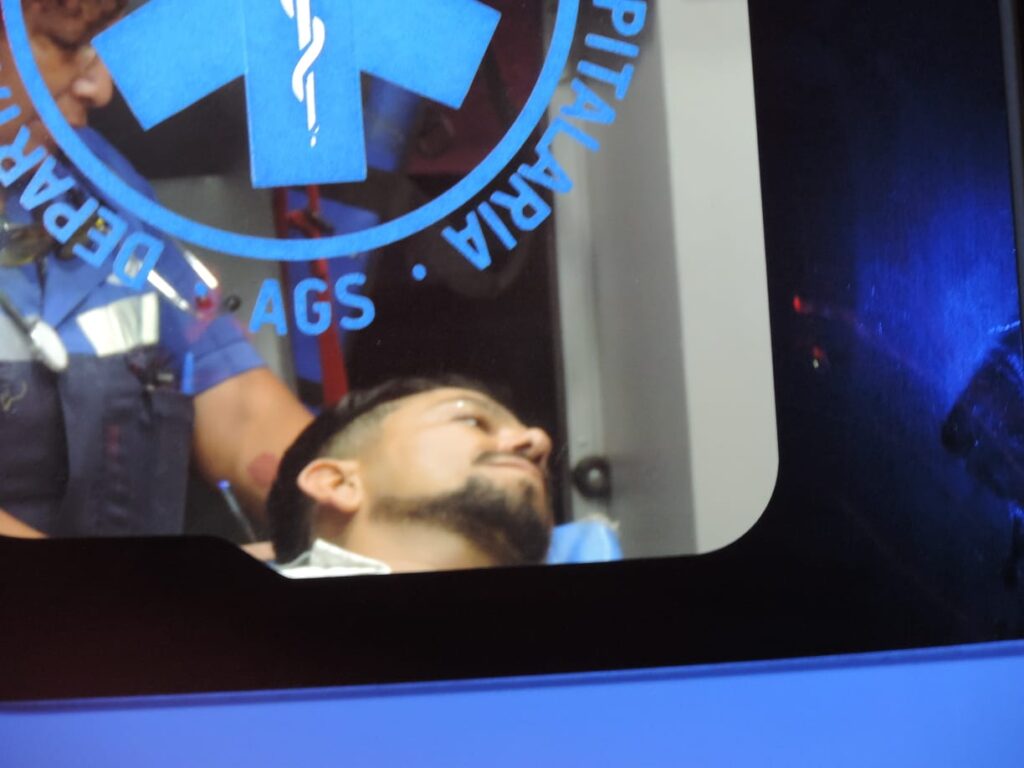 Durante una riña, el hombre, de entre 30 y 35 años, fue apuñalado en el abdomen