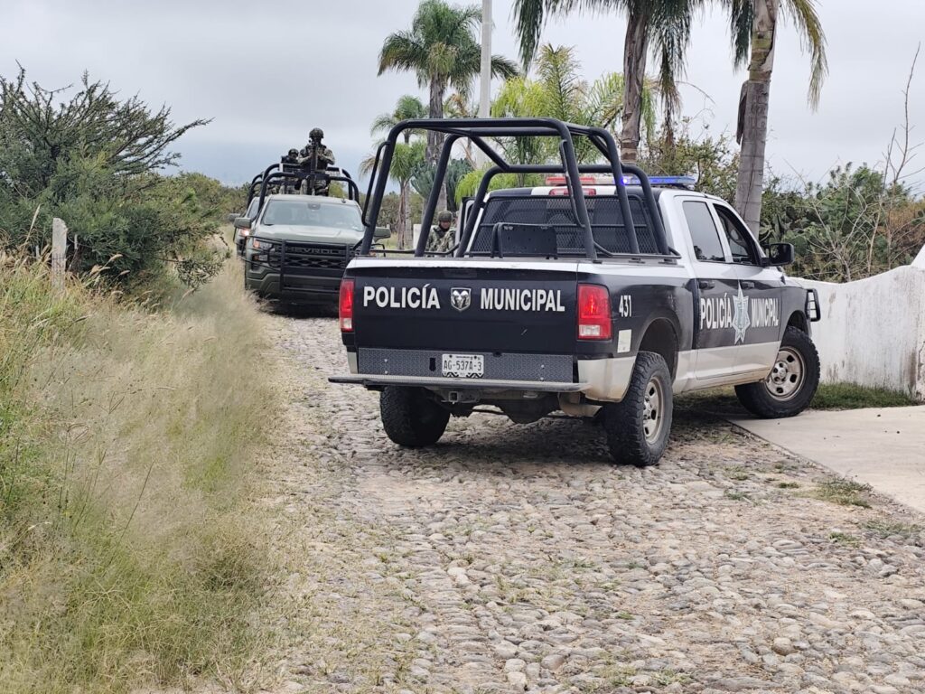 Incendian auto y camioneta en Calvillo; en la escena se localizan casquillos percutidos