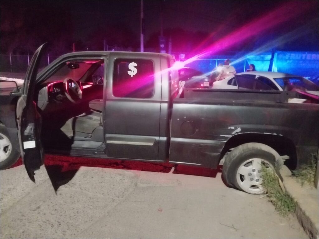 Dos conductores alcoholizados protagonizan aparatoso choque en Trojes de Alonso