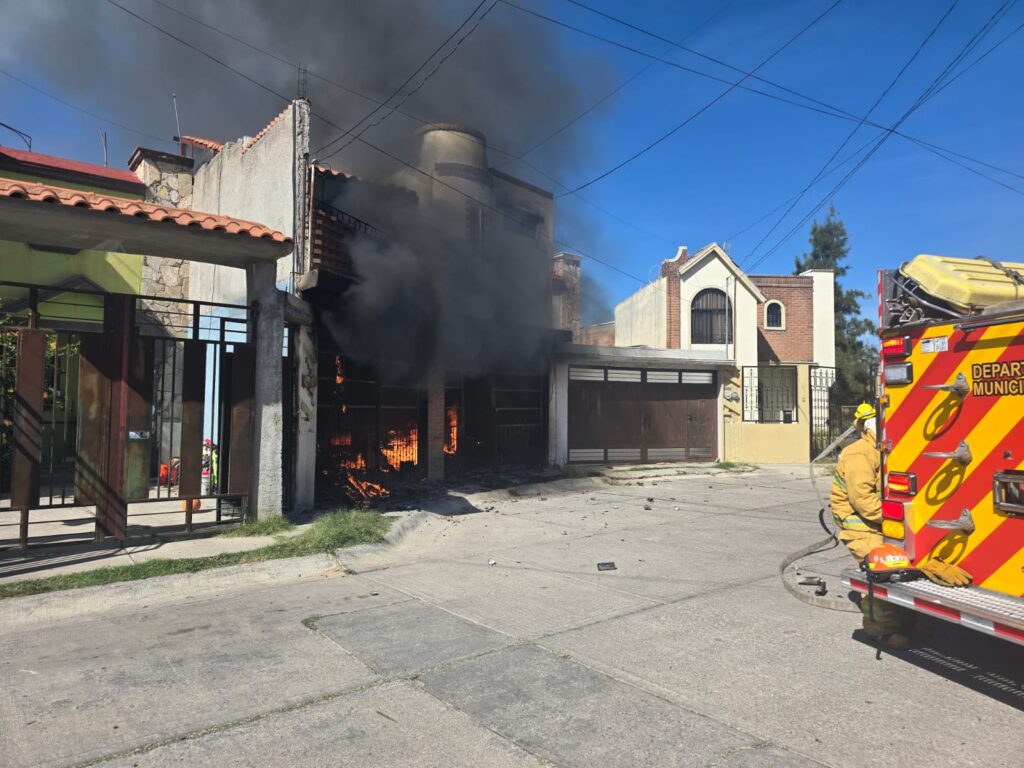 Explosión deja devastado un domicilio en el fraccionamiento El Cóbano