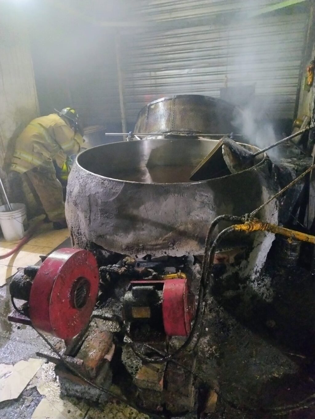 Se quemaron las papas: se incendia local comercial en San José del Arenal por falta de limpieza