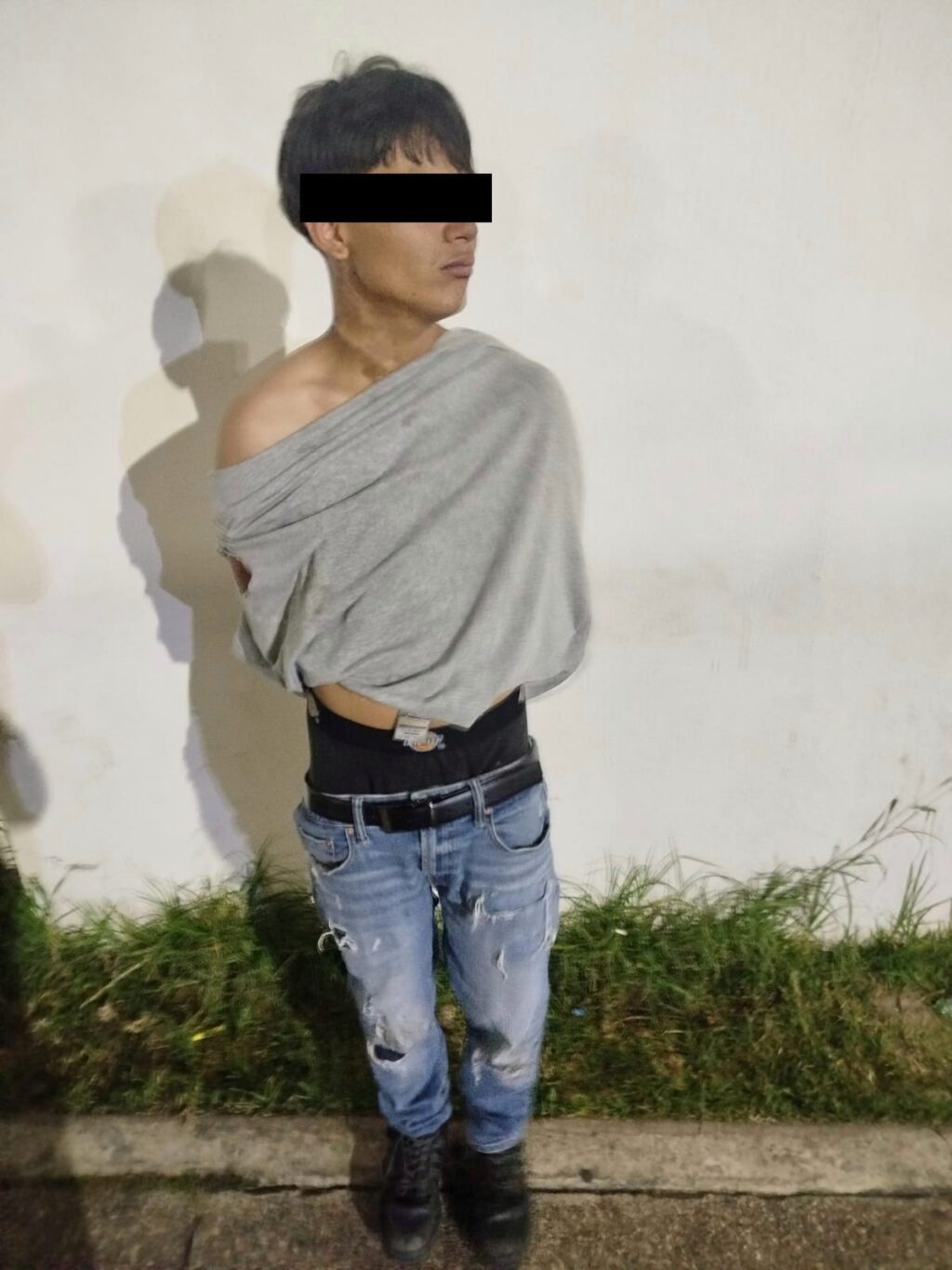 A machetazos agredió a su vecino en Paseos del Sur y policías municipales lo detuvieron