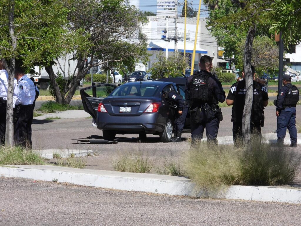 Tras operativo y persecución detienen a dos sujetos y aseguran auto que habría sido utilizado en ejecuciones
